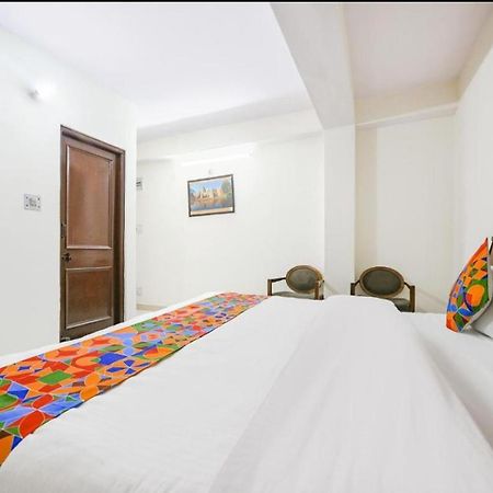 Hotel Gt International Tajganj Exterior photo