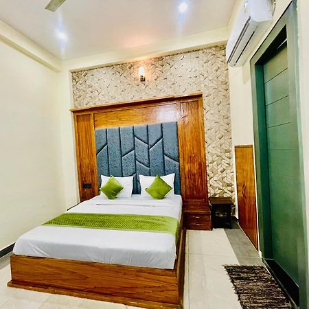 Hotel Gt International Tajganj Exterior photo