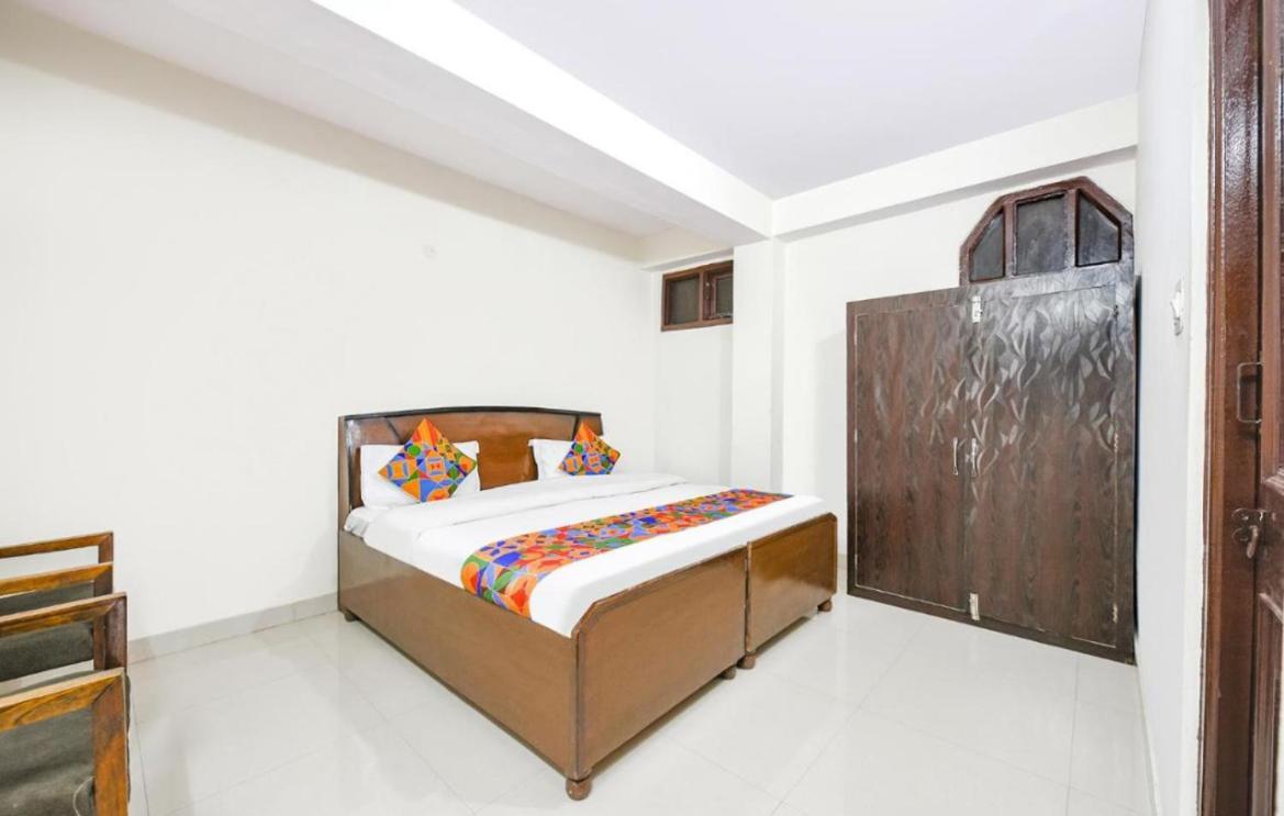 Hotel Gt International Tajganj Exterior photo