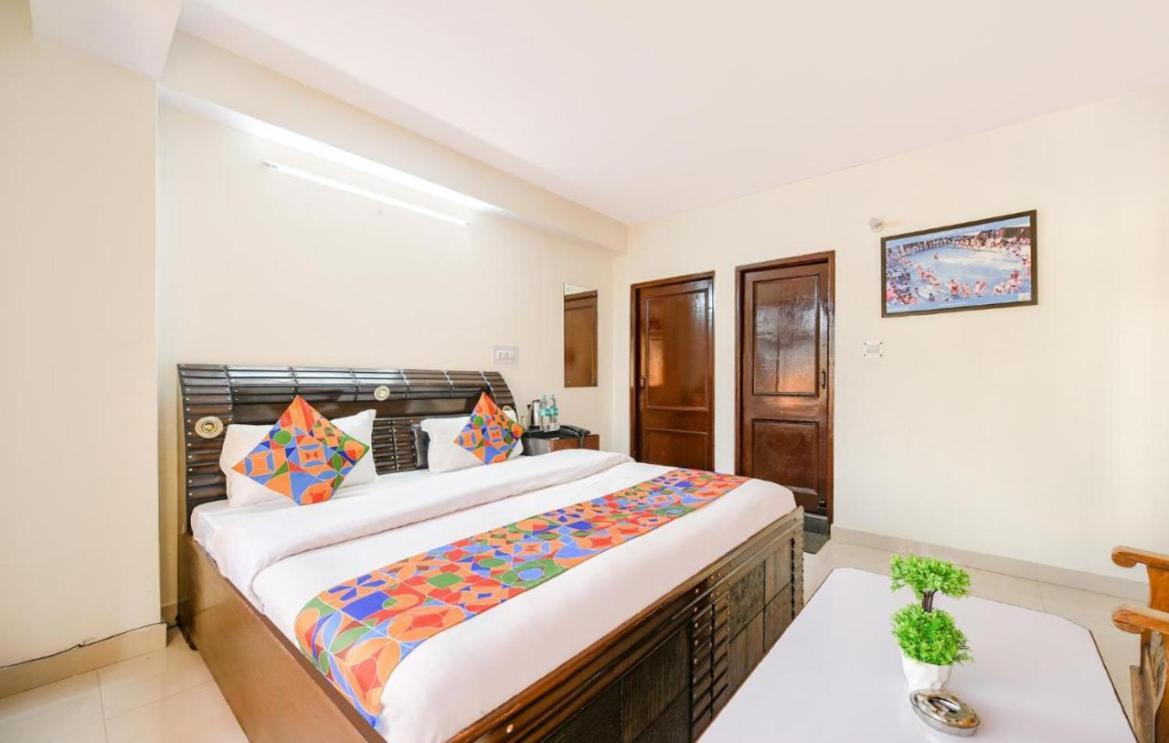 Hotel Gt International Tajganj Exterior photo