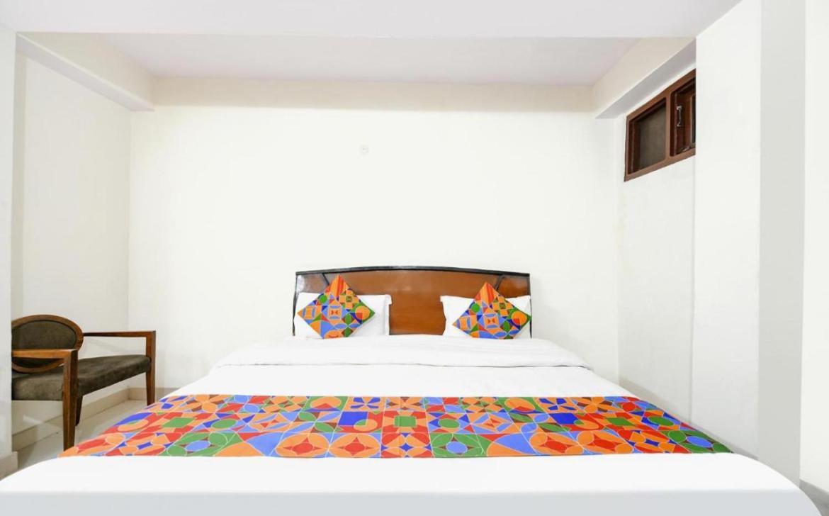 Hotel Gt International Tajganj Exterior photo