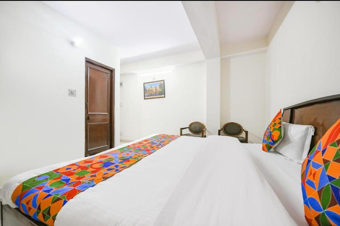 Hotel Gt International Tajganj Exterior photo