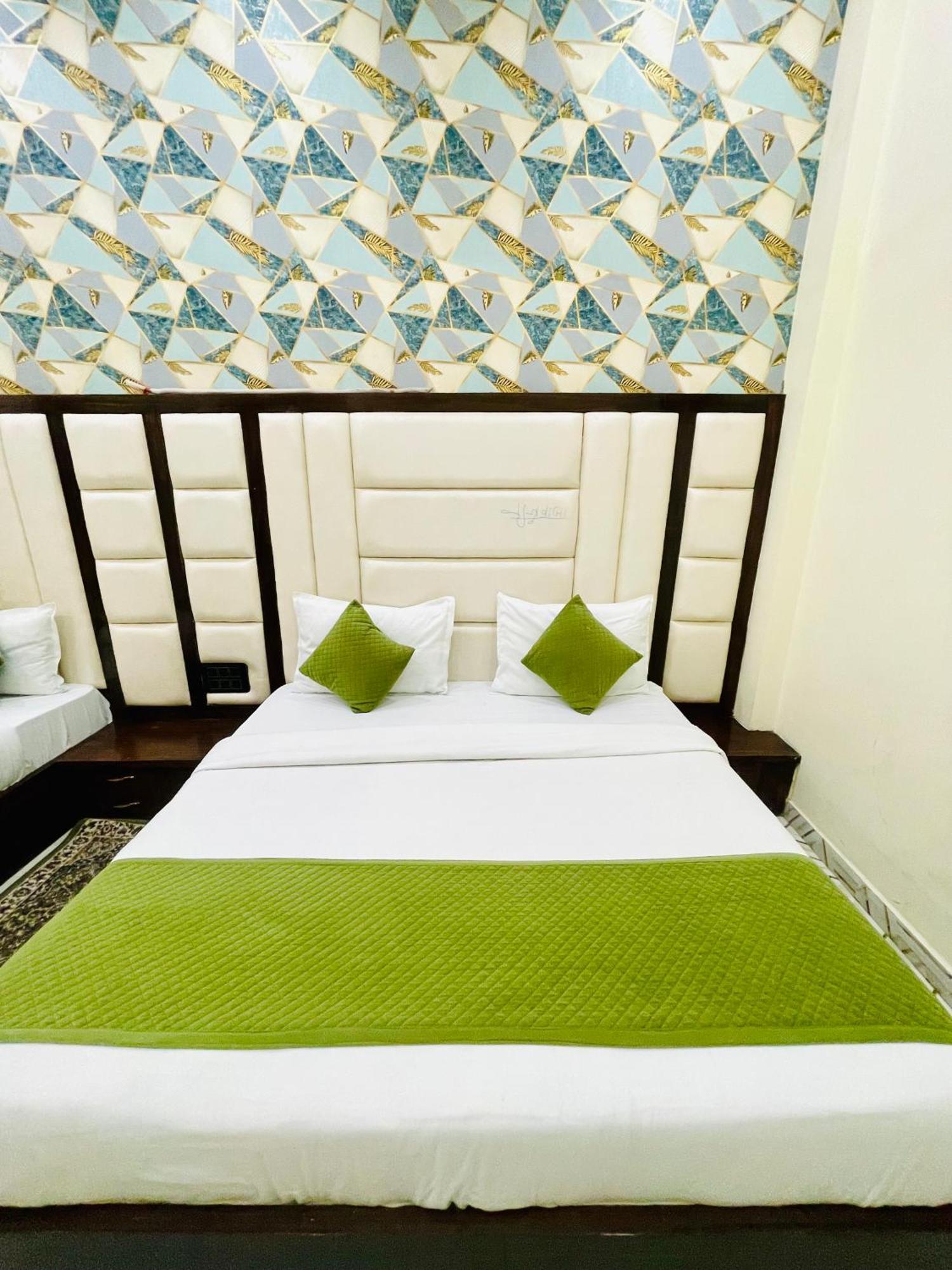 Hotel Gt International Tajganj Exterior photo